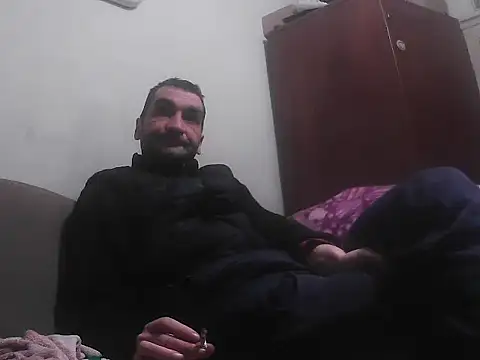 Snapshot of alin42xx chatting on 11-19-25, 02:55 alin42xx online show from 11-19-25, 02:55