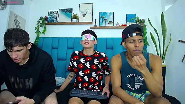 Hot Boys Latinos X online show from 12-19-25, 10:17