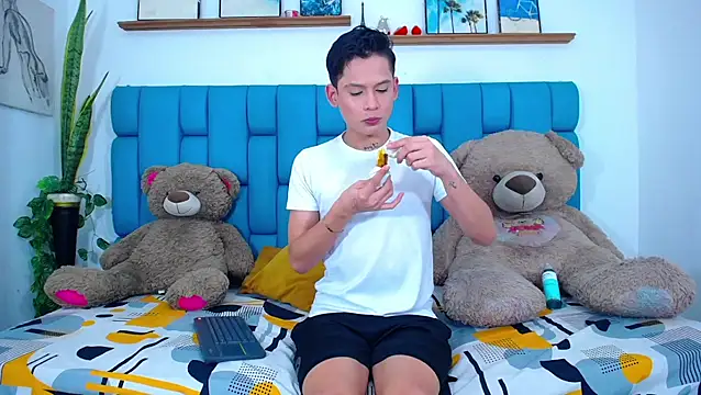 Hot Boys Latinos X online show from 03-19-26, 01:59