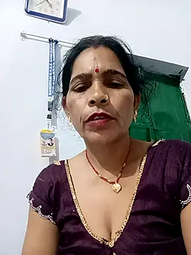 Snapshot of Indiangueen chatting on 10-28-25, 11:07 Indiangueen online show from 10-28-25, 11:07