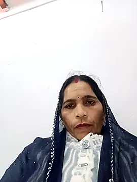 Snapshot of Indiangueen chatting on 11-23-25, 02:39 Indiangueen online show from 11-23-25, 02:39