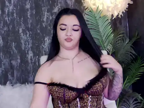 LaraBloom online show from 12-18-25, 07:31