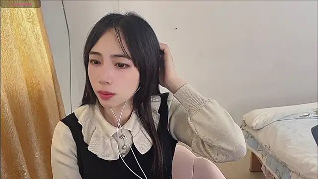 Snapshot of by-Hannah chatting on 11-12-25, 05:08 by-Hannah online show from 11-12-25, 05:08