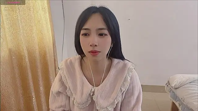 Snapshot of by-Hannah chatting on 11-13-25, 02:10 by-Hannah online show from 11-13-25, 02:10