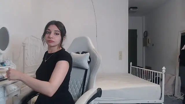 Snapshot of bellefleurrr chatting on 05-28-26, 10:18 bellefleurrr online show from 05-28-26, 10:18