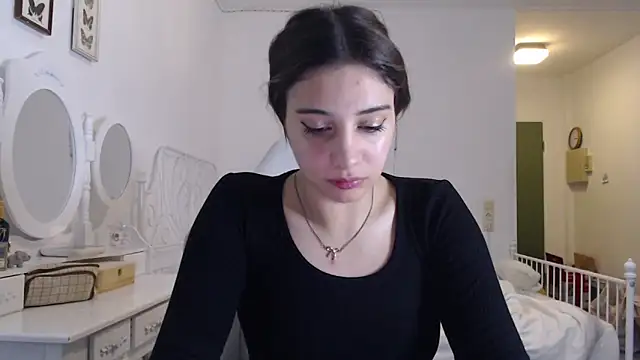 Snapshot of bellefleurrr chatting on 06-19-26, 08:34 bellefleurrr online show from 06-19-26, 08:34