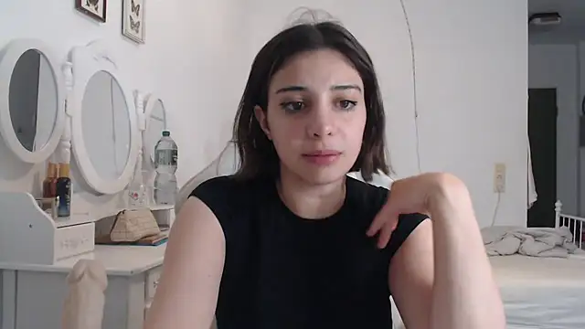 Snapshot of bellefleurrr chatting on 07-01-26, 07:57 bellefleurrr online show from 07-01-26, 07:57