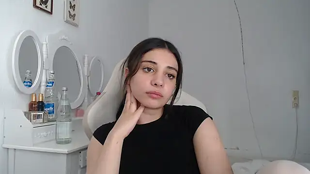 Snapshot of bellefleurrr chatting on 07-13-26, 06:00 bellefleurrr online show from 07-13-26, 06:00