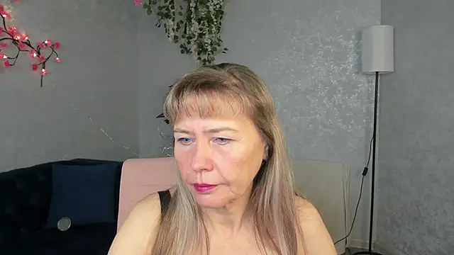 Carla Vogue online show from 11-11-25, 03:06