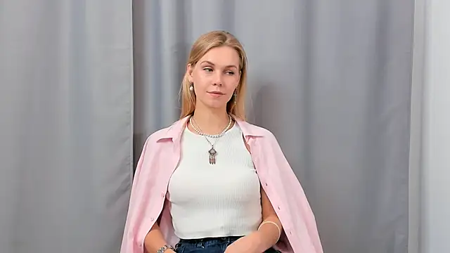 Snapshot of FranceDeare chatting on 10-28-25, 09:24 FranceDeare online show from 10-28-25, 09:24