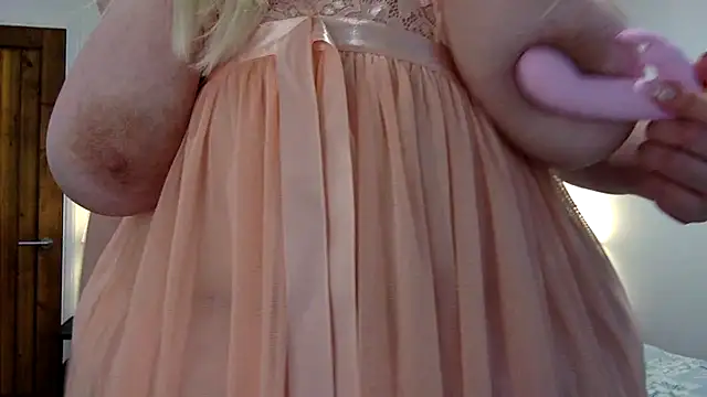 Snapshot of goddessbarbie444 chatting on 11-26-25, 01:23 goddessbarbie444 online show from 11-26-25, 01:23