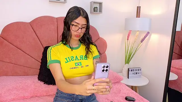 Snapshot of Charlotte_Millers chatting on 11-24-25, 09:58 Charlotte Millers online show from 11-24-25, 09:58