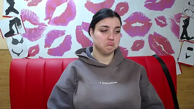 Snapshot of ScarletCargo chatting on 11-18-25, 06:07 ScarletCargo online show from 11-18-25, 06:07