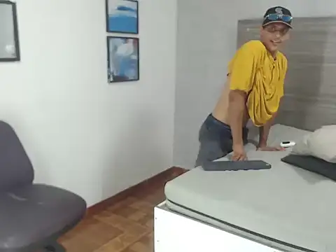 wiltom  online show from 11-30-25, 04:00