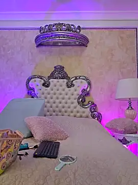 Snapshot of LizyTayloor chatting on 11-16-25, 01:06 LizyTayloor online show from 11-16-25, 01:06