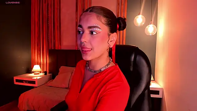 Snapshot of Andrux__ chatting on 10-31-25, 07:26 Andrux online show from 10-31-25, 07:26