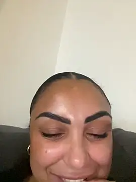 Snapshot of CaramelCarmenxox chatting on 10-31-25, 11:28 CaramelCarmenxox online show from 10-31-25, 11:28