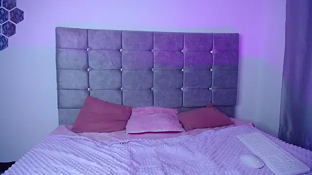 Catleya x online show from 11-28-25, 09:06