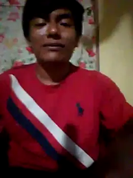 Snapshot of GuzzMiranda18 chatting on 11-15-25, 08:44 GuzzMiranda18 online show from 11-15-25, 08:44