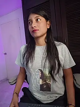 YeseniaRodriguez3 online show from 04-12-26, 12:32