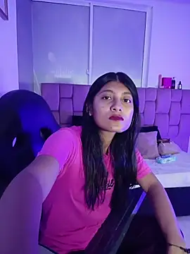 YeseniaRodriguez3 online show from 05-13-26, 12:46