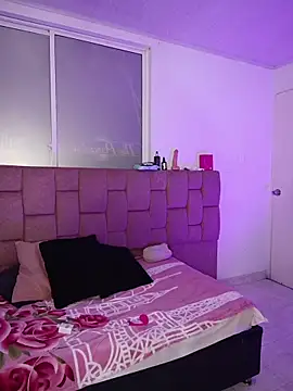 YeseniaRodriguez3 online show from 05-22-26, 12:44