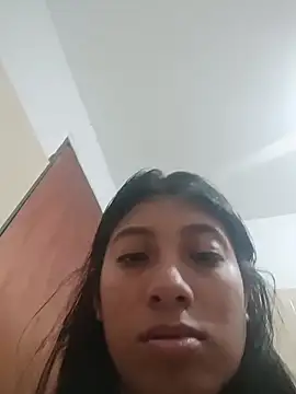 YeseniaRodriguez3 online show from 06-02-26, 04:20