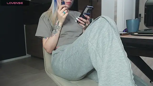 Snapshot of YanaMm chatting on 11-08-25, 08:36 YanaMm online show from 11-08-25, 08:36