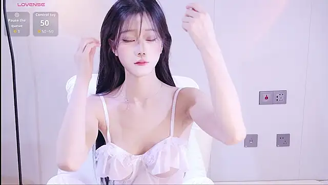 Snapshot of xiaoxi---n chatting on 06-01-26, 05:31 xiaoxi---n online show from 06-01-26, 05:31