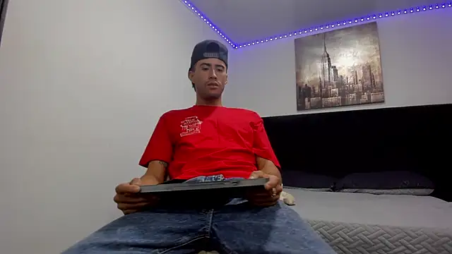 Snapshot of harold_777 chatting on 10-28-25, 04:05 harold 777 online show from 10-28-25, 04:05