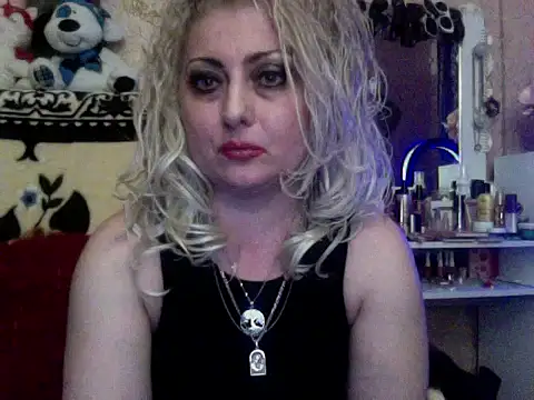 xHot Amazonq online show from 11-18-25, 05:17