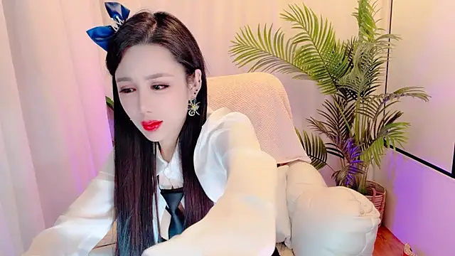 Snapshot of Vv123668 chatting on 11-15-25, 12:45 Vv123668 online show from 11-15-25, 12:45