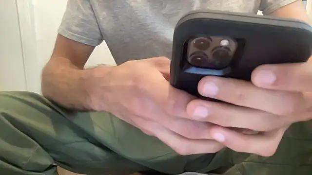 Snapshot of 10ThickInches chatting on 10-27-25, 03:05 10ThickInches online show from 10-27-25, 03:05