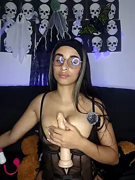 Snapshot of RosyDarck chatting on 10-28-25, 03:21 RosyDarck online show from 10-28-25, 03:21