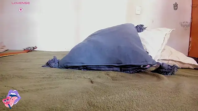 Snapshot of ghostwomaan chatting on 05-26-26, 01:29 ghostwomaan online show from 05-26-26, 01:29