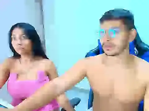 Snapshot of sophia_and_alex chatting on 10-26-25, 03:23 sophia and alex online show from 10-26-25, 03:23