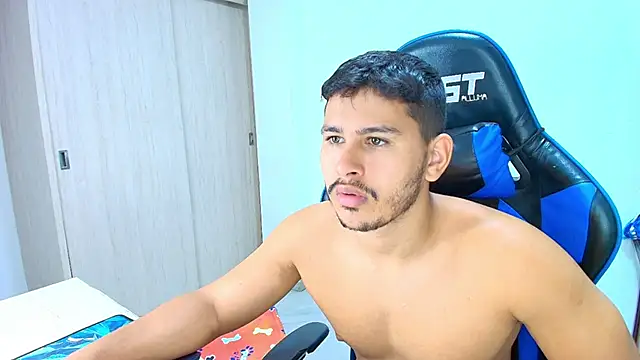 Snapshot of sophia_and_alex chatting on 10-27-25, 04:16 sophia and alex online show from 10-27-25, 04:16