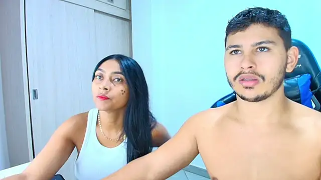 Snapshot of sophia_and_alex chatting on 10-29-25, 12:13 sophia and alex online show from 10-29-25, 12:13