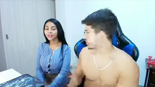 Snapshot of sophia_and_alex chatting on 11-13-25, 04:06 sophia and alex online show from 11-13-25, 04:06