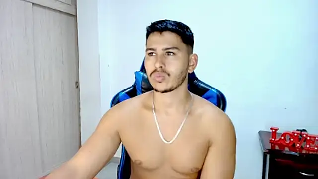 Snapshot of sophia_and_alex chatting on 11-24-25, 03:28 sophia and alex online show from 11-24-25, 03:28