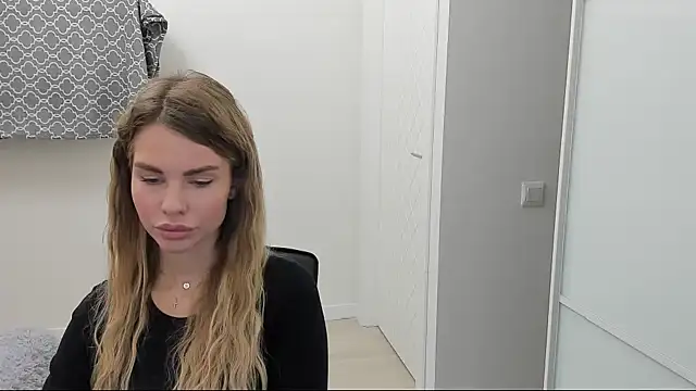 LinaBey online show from 11-17-25, 08:42