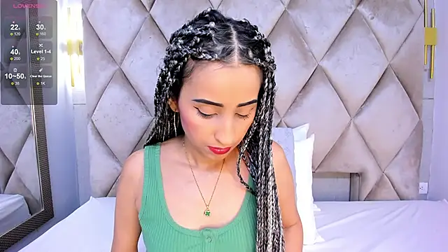 violett rabbit  online show from 11-28-25, 08:22