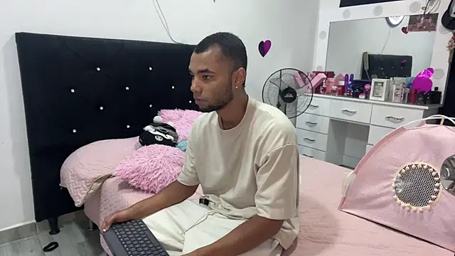 Hot2gether69 online show from 02-17-26, 01:24