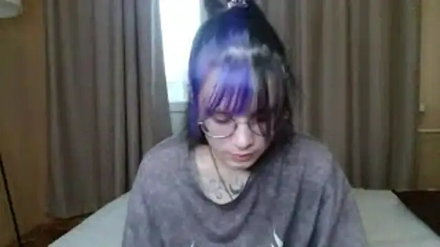 Snapshot of KellePourier chatting on 06-19-26, 07:12 KellePourier online show from 06-19-26, 07:12