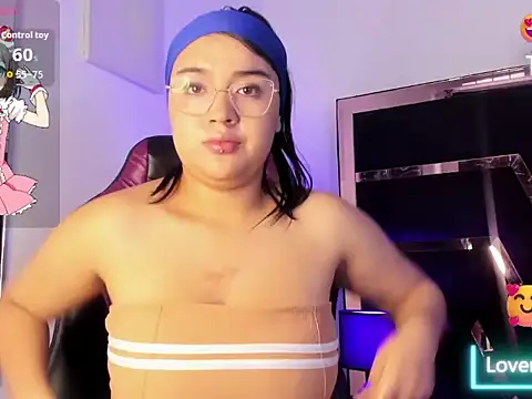 Snapshot of MiluVargas chatting on 11-04-25, 07:35 MiluVargas online show from 11-04-25, 07:35