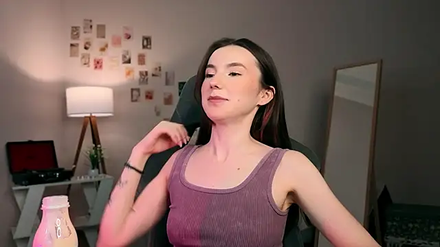 Snapshot of yourfrenchteacher chatting on 11-29-25, 04:59 yourfrenchteacher online show from 11-29-25, 04:59