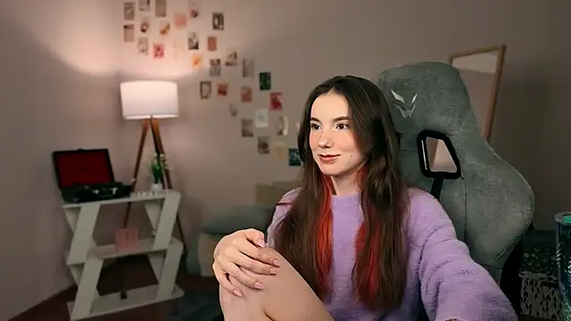 Snapshot of yourfrenchteacher chatting on 11-30-25, 04:49 yourfrenchteacher online show from 11-30-25, 04:49