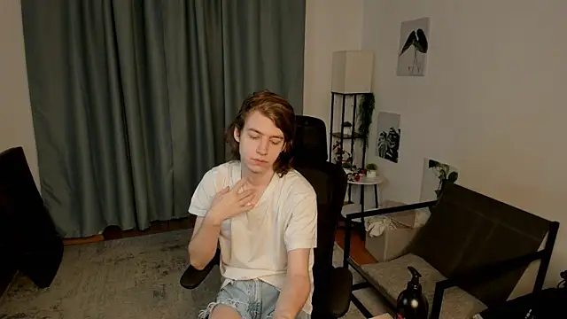 AvenGlow online show from 02-05-26, 05:23