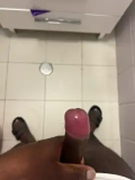 Snapshot of negrinho5 chatting on 02-21-26, 04:19 negrinho5 online show from 02-21-26, 04:19