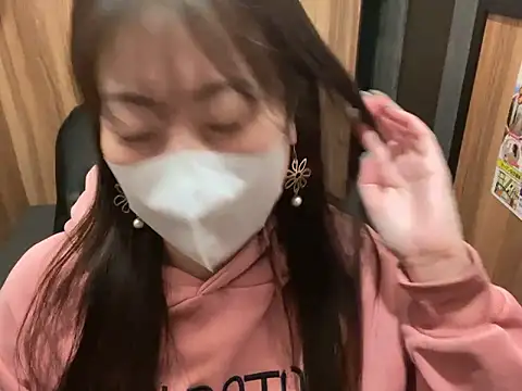 Snapshot of hitomi_desu chatting on 11-25-25, 02:50 hitomi desu online show from 11-25-25, 02:50